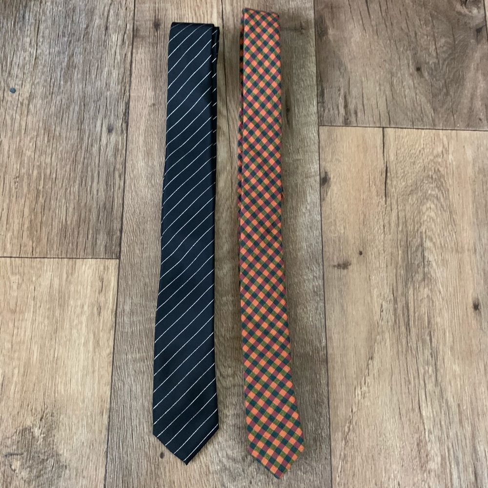 Female neck ties
